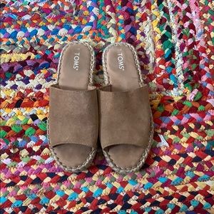 Toms slip on sandals